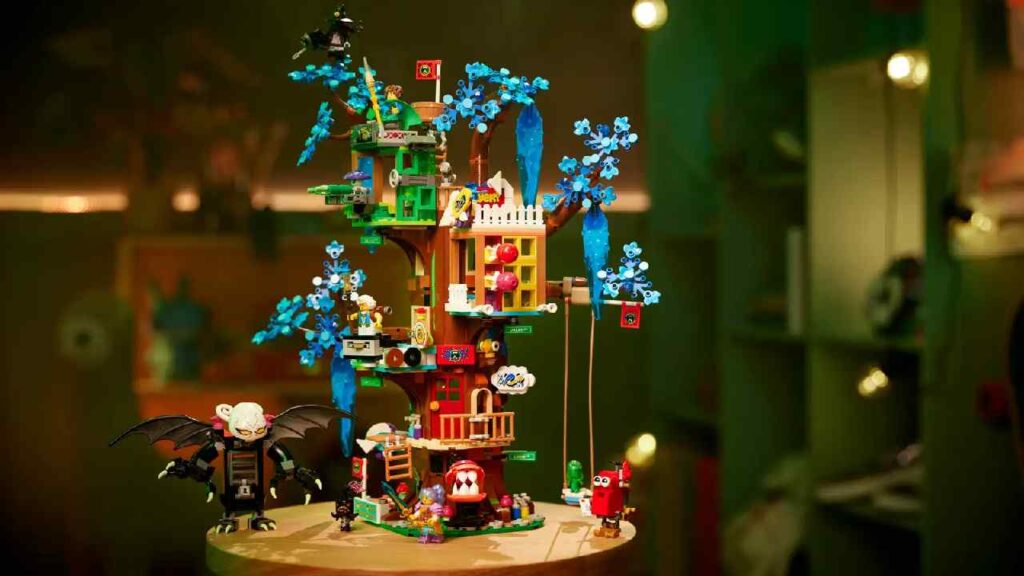 A look at the LEGO Fantastical Tree House and surrounding minifigures.