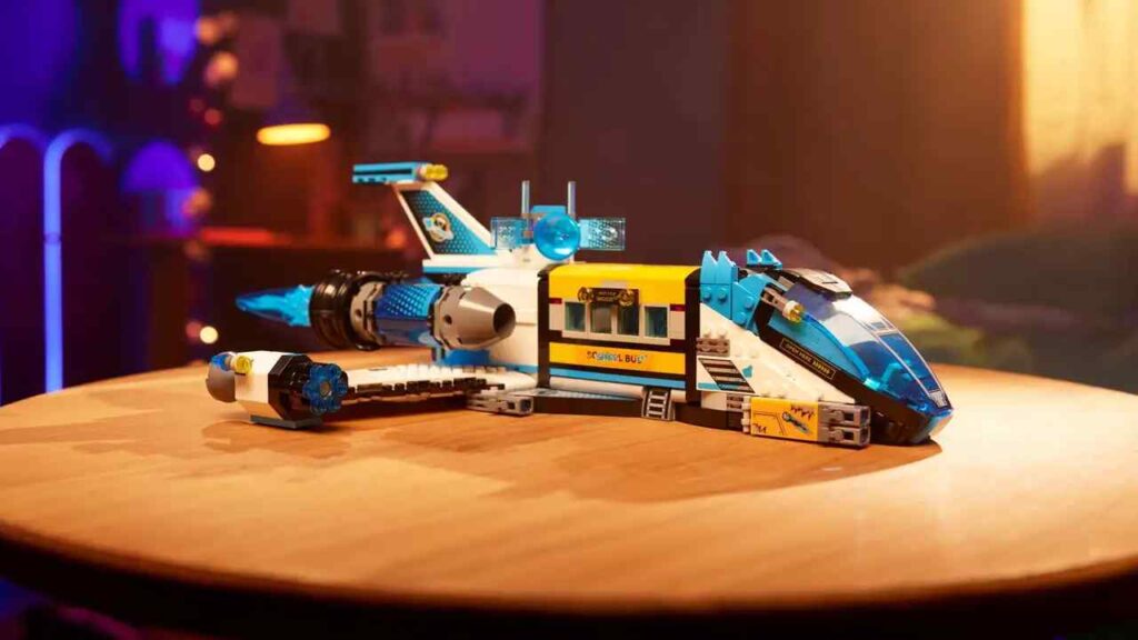 A photograph of the LEGO DREAMZzz Mr Oz's Spacebus